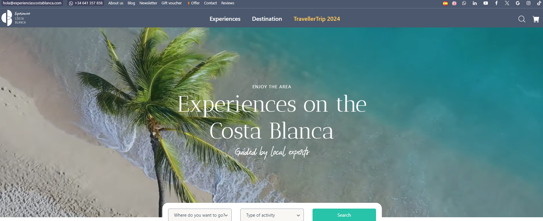 What does the WEB portal www.experienciascostablanca.com offer